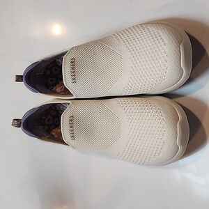 Sketchers stretch fit slip on